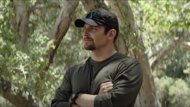 T-shirt Long sleeve Champion porté par Chris Kyle (Bradley Cooper) dans American Sniper
