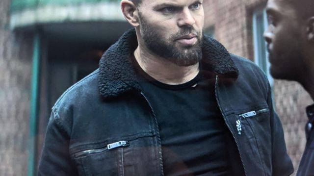 Jacket with fur-lined collar of Amos Burton (Wes Chatham) in The Expanse (S05E02)