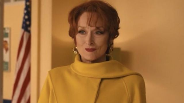 Cape jaune de Dee Dee Allen (Meryl Streep) dans The Prom