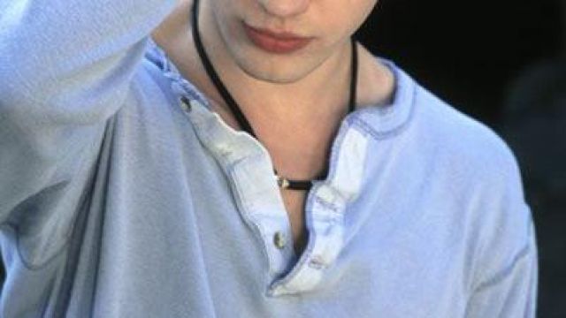 Paparazzi Pic Ryan Phillipe Grey Quarter Button Long Sleeve de Sebastian Valmont (Ryan Phillippe) dans Cruel Intentions