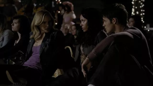 Aeropostale Ribbed Henley Tank en rose porté par Caroline Forbes (Candice King) dans The Vampire Diaries (saison 2 épisode 22)