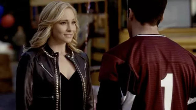 Topshop Pyramid Stud Leather Jacket porté par Caroline Forbes (Candice King) dans The Vampire Diaries (saison 2 épisode 12)