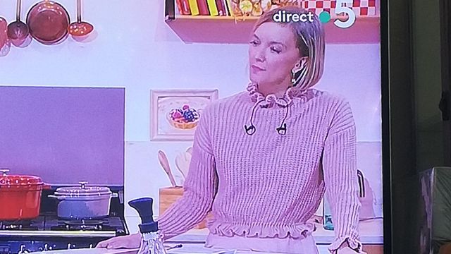 Knit sweater ruffled collar and bottom of the sweater Maya Lauqué in La Quotidienne