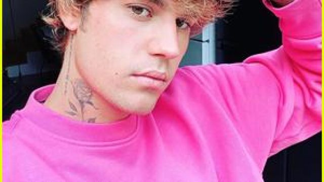 Pink sweater (Justin Bieber) in Justin Bieber: Next Chapter