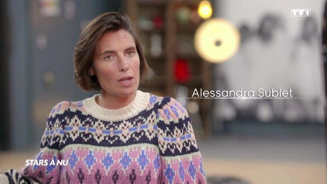 Pull vintage porté par Alessandra Sublet dans l'émission Stars à nu
