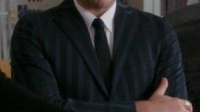 Black and blue striped suit of David Rose (Daniel Levy) in Schitt's Creek (S02E12)