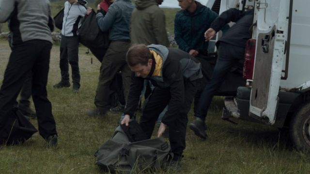 Vest by Leif Hansen (Mads Koudal) in Gangs of London (S01E05)