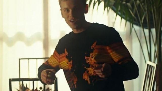 Fire Flames Sweater of Technical Boy (Bruce Langley) in American Gods (S03E01)