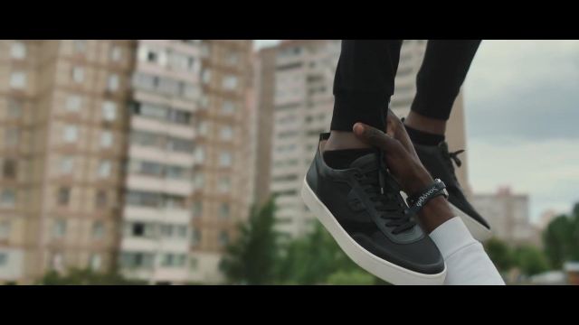 Chaussures de Ninho Ninho dans le clip No Limit, Orelsan, Ninho - Millions (Clip officiel)