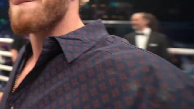 C&#39;est une Chemise/Polo avec un motif 4 Carrés formant un autre motif porté par Logan Paul dans la vidéo YouTube J&#39;AI COMBATTU L&#39;AMI DE MON FRÈRE !
