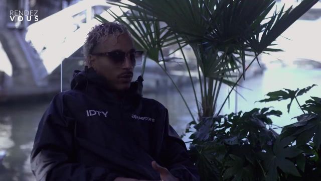 Lunettes de soleil Laylow portées par laylow  Laylow dans la vidéo LAYLOW &quot;RAW-Z&quot; (Créativité, l&#39;envie de réussite, le clip de &quot;Maladresse&quot; ) - Interview Rendez Vous