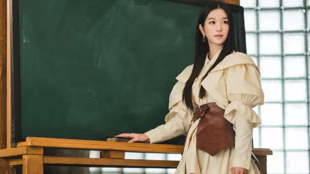 The beige dress worn by Moon Young (Seo Ye-ji) in the series It's Okay to not be okay (Season 1)
