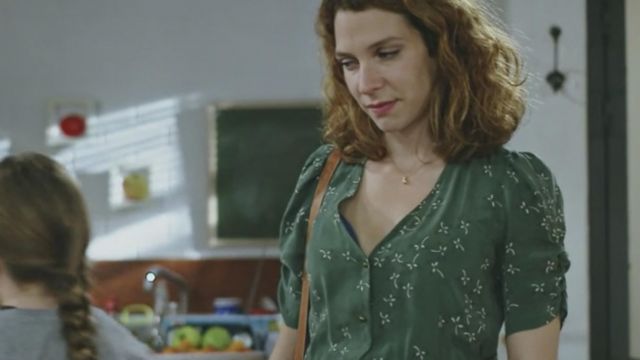 Robe verte de Léa Leroux #2 (Marie Hennerez) dans Plus belle la vie (S17E22)