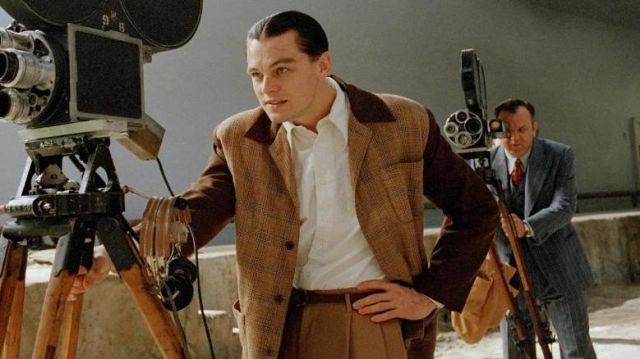 Brown jacket of Howard Hughes (Leonardo DiCaprio) in Aviator