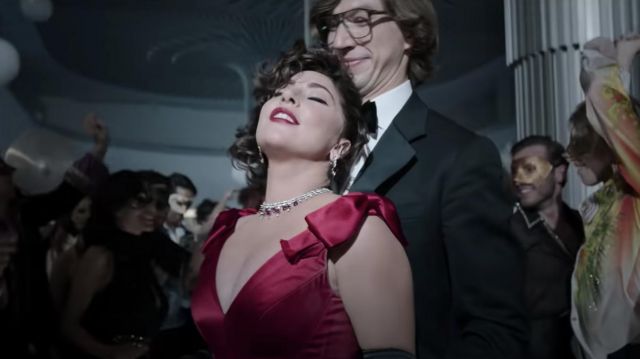 Collier porté par Patrizia Reggiani (Lady Gaga) comme on le voit dans le  film House of Gucci | Spotern