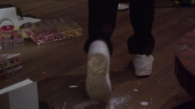 Zapatillas blancas Nike Air usadas por Scott Turner (Tom Hanks) como se ve en la película Turner & Hooch