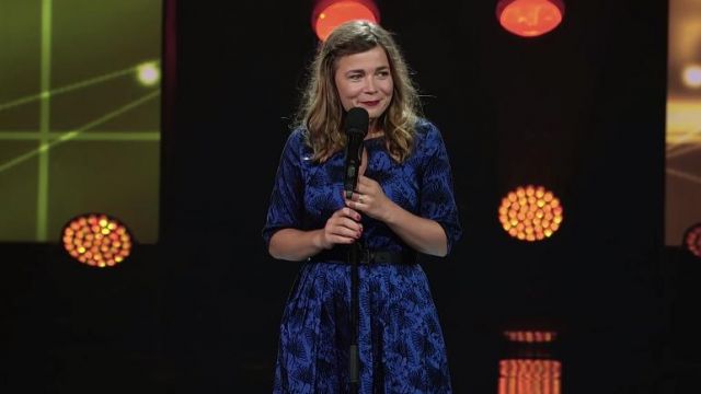 The blue dress worn by Blanche Gardin in her video &quot;Starbucks: the knights of power!&quot; »Of the Just for Laughs Gala 2017