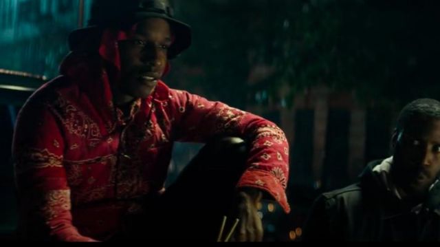 La veste rouge imprimé bandana de James King (A$AP Rocky) dans le film Le Monstre
