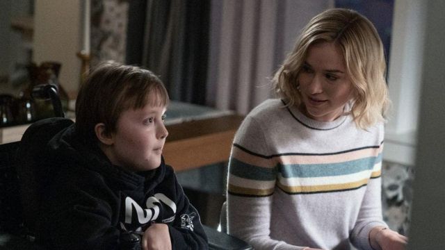 Striped sweater worn by Jenny Banks (Elizabeth Lail) as seen in Ordinary Joe outfits (S01E01)