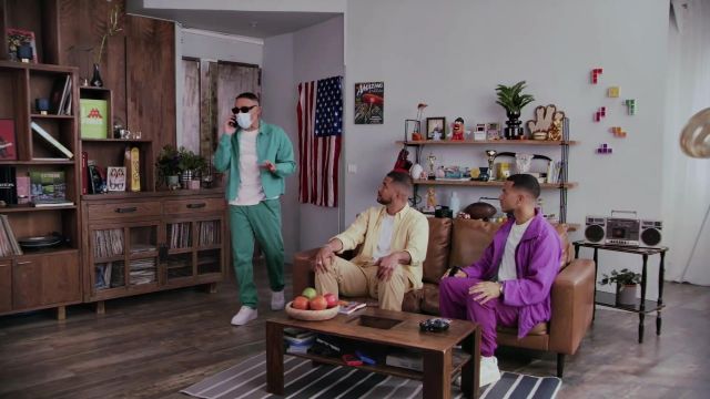 Le pantalon de jogging Vert de Mister V dans sa vidéo YouTube LES COPAINS AU LAIT - EP.1 LE LOTO