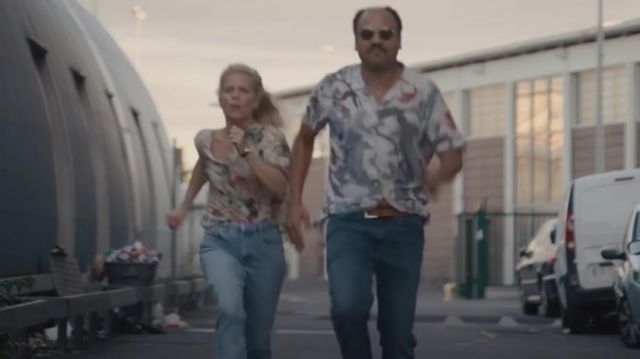 La chemise imprimée portée par Vincent Pascal (Fabrice Éboué) dans le film Barbaque