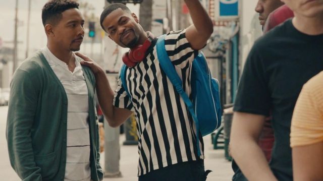 Vertical Striped Tee porté par Bobby (King Bach) comme on le voit dans les tenues de Sneakerheads (Saison 1 Épisode 1)