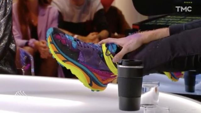 Sneakers multicolored worn by Chris Martin from Coldplay in the Daily show of October 5, 2021