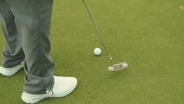 Nike React Blanc Golf Chaussures de Sport portées par Teddy Franklin (Joe Morton) comme on le voit dans Notre Genre de Peuple (S01E04)