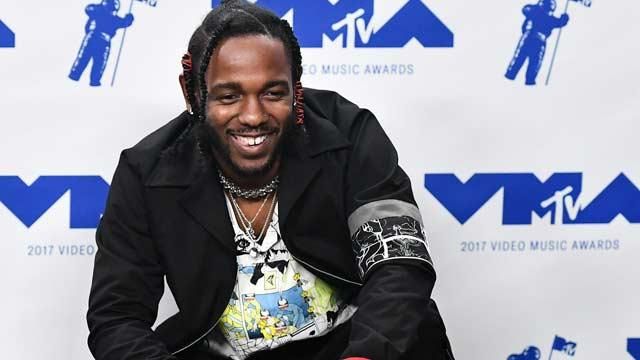 Veste noire portée par Kendrick Lamar dans pour 2017 MTV VMA