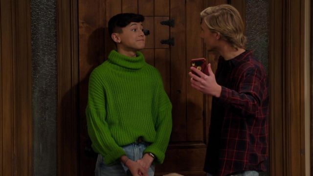 Green Turtleneck sweater worn by Miles Mendelson (Adrian Matthew Escalona) as seen in Head of the Class Tv series wardrobe (Season 1 Episode 1)