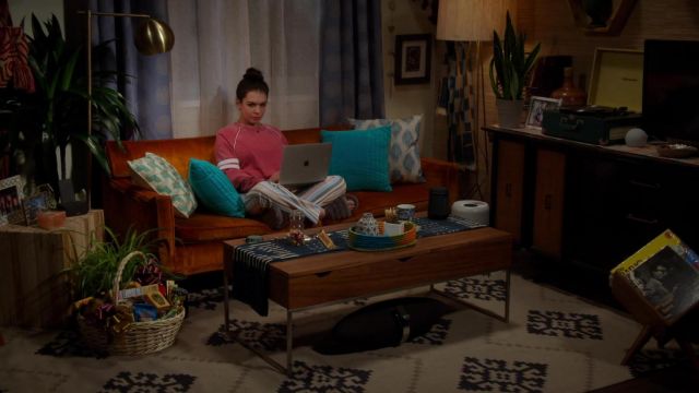 Striped pants worn by Alicia Adams (Isabella Gomez) as seen in Head of the Class Tv show wardrobe (Season 1 Episode 1)