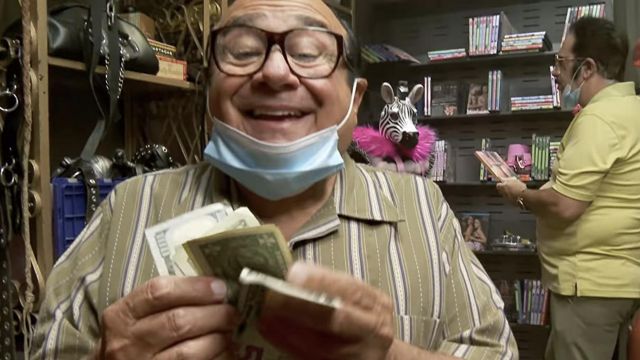 Striped shirt worn by Frank Reynolds (Danny DeVito) as seen in It's Always Sunny in Philadelphia TV series outfits (Season 15 Episode 1)