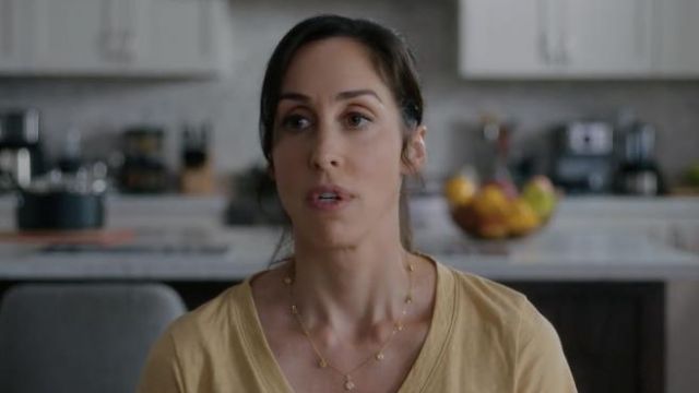 Hold sammen med liberal Underholdning Necklace worn by Kate Foster (Catherine Reitman) as seen in Workin' Moms  clothes (Season 6 Episode 1) | Spotern