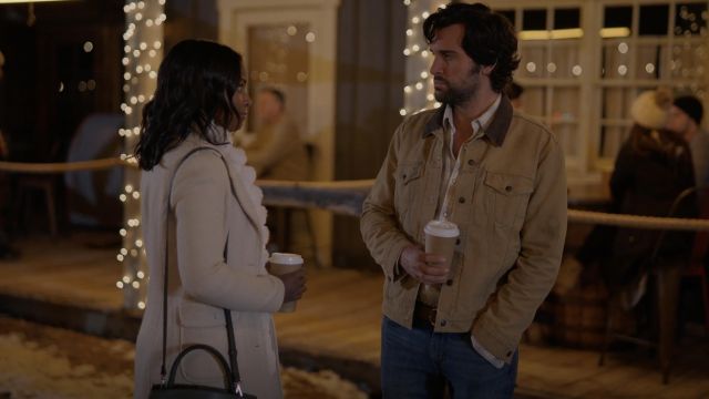 Toile Denim Jacket porté par Heath Ramos (Juan Pablo Di Pace) comme on le voit dans Dashing en décembre film garde-robe