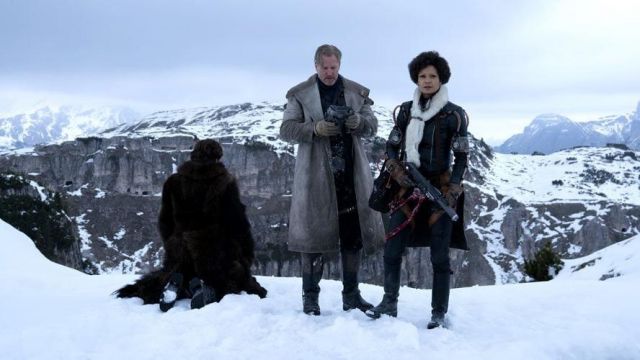 Col de fourrure Manteau Veste portée par Val (Thandie Newton) comme on le voit dans Solo: A Star Wars Story film garde-robe