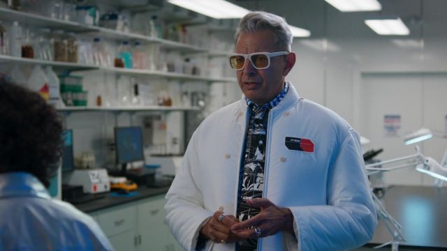 White glasses worn by Tunnel Quinn (Jeff Goldblum) in Search Party TV show (Season 5 Episode 5)
