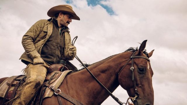 Jacket worn by Young John Dutton (Josh Lucas) as seen in Yellowstone TV show (Season 1 Episode 1)