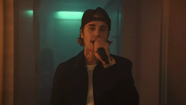 La veste noire zippée portée par Justin Bieber dans le clip Off My Face (Live from Paris)