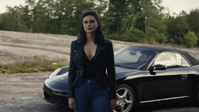 Chaqueta de cuero con cremallera usada por Lorena Nascimento (Morena  Baccarin) como se ve en los atuendos de la película Last Looks | Spotern