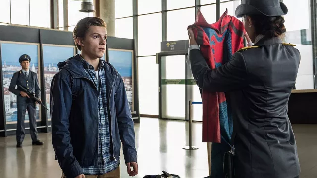 The plaid shirt worn by Peter Parker (Tom Holland) in the movie Spider-Man : Far From Home