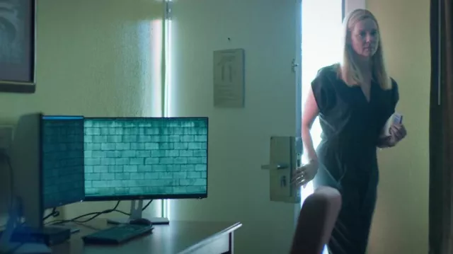 Jumpsuit worn by Wendy Byrde (Laura Linney) as seen in Ozark Tv series (Season 4 Episode 6)