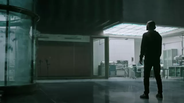 Chaussures noires portées par le Dr Michael Morbius (Jared Leto) comme on le voit dans le film Morbius