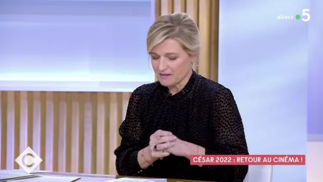 The translucent black blouse worn by Anne-Élisabeth Lemoine on the show C à Vous on January 26, 2022