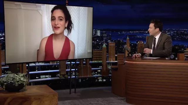 Earrings worn by Jenny Slate as seen in The Tonight Show Starring Jimmy Fallon on 1st February, 2022