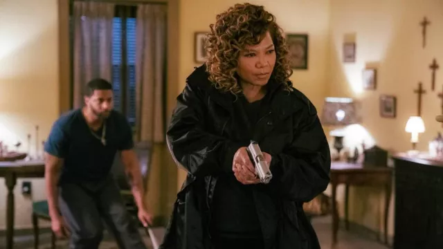 Trench coat worn by Robyn McCall (Queen Latifah) as seen in The Equalizer TV show  (S01E03)