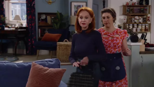 Printed Floral Dress Worn By Kat Mayim Bialik As Seen In Call Me Kat Tv Series Outfits Season 2 Episode 6 Spotern