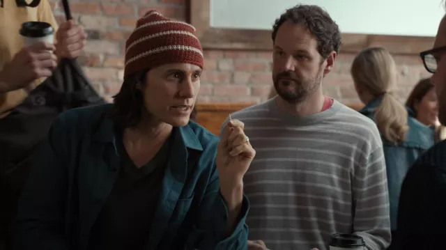 Gorro a rayas usado por Adam Neumann (Jared Leto) como se ve en los atuendos de la serie de televisión WeCrashed (Temporada 1)