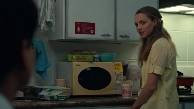 Short Sleeve Yellow Shirt worn by Elizabeth Holmes (Amanda Seyfried) as seen in The Dropout TV show (S01E01)