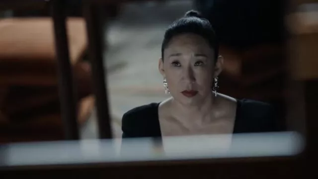 Boucles d’oreilles portées par Eve Polastri (Sandra Oh) telles que vues dans les tenues de l’émission de télévision Killing Eve (S04E02)