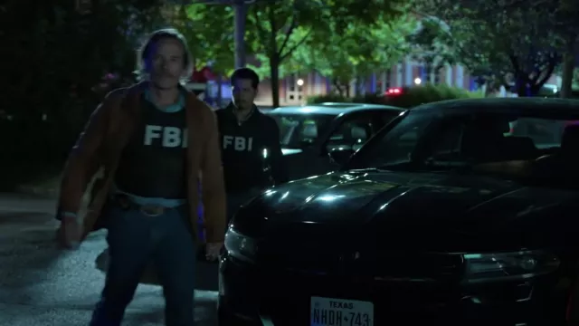 Brown jacket worn by Vincent Serra (Guy Pearce) as seen in Memory